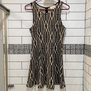 Black and gold fitted New Years ever dress 💃